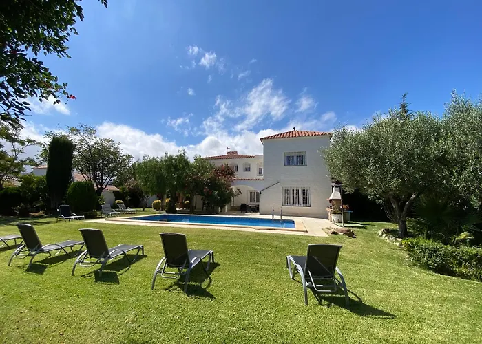 Villa Alquiler En La Playa De 10 Personas Con Ac, Parking Y Wifi Cambrils